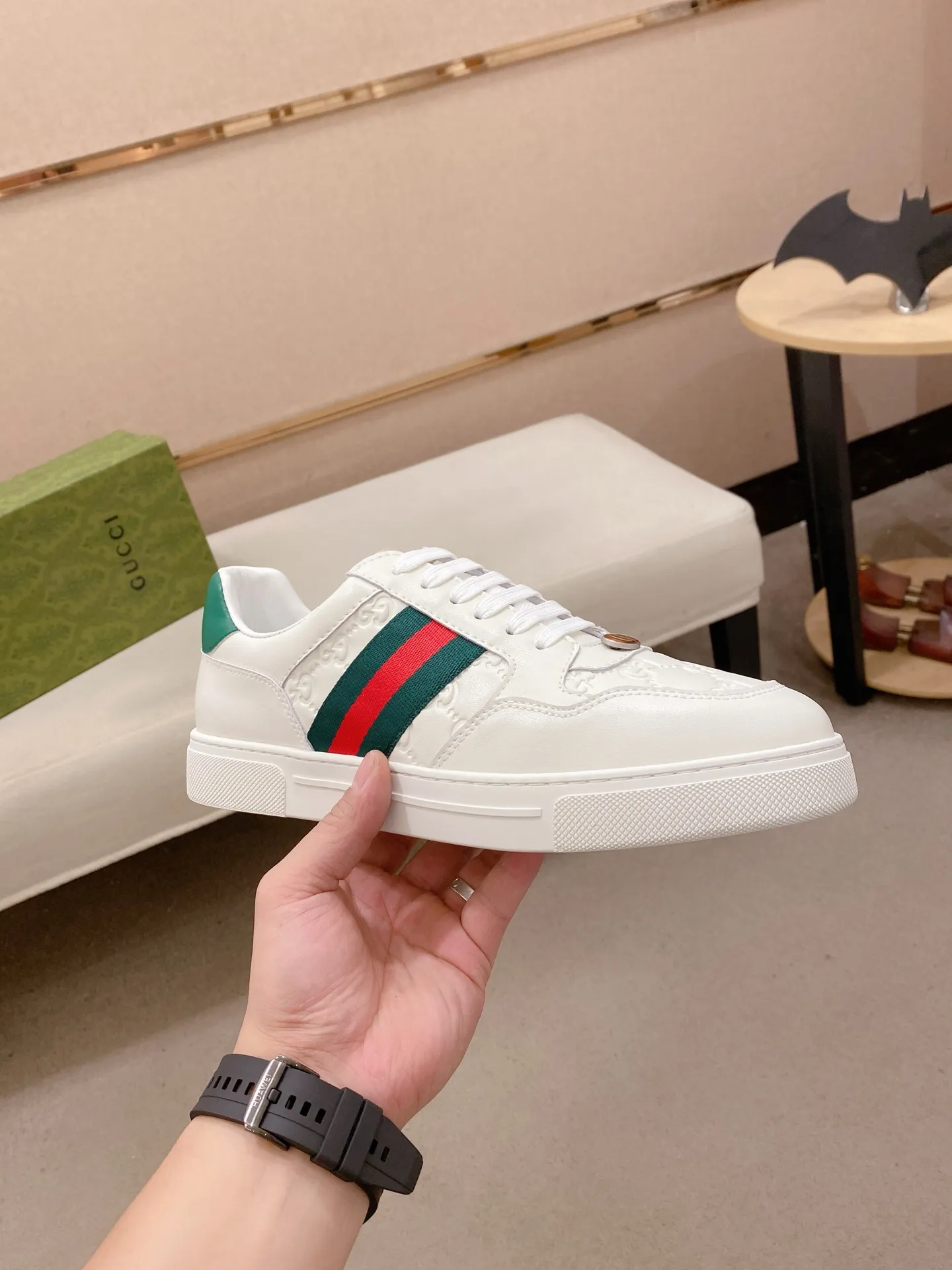 Factory price: 420💰 (GUCCI) The latest model from the official website 🎁🎁Casual and fashionable men's shoes👟, hot style 💥The version is simple and elegant, exclusive for trendy men. Unique official website latest brand elements 👑Gucci original decoration, fashionable and generous, the fabric is original cowhide ✅sheepskin lining, the official website specifies wear-resistant casual outsole, the classic model is taken in kind at the counter🎬38-44 (45 is not returned or exchanged)